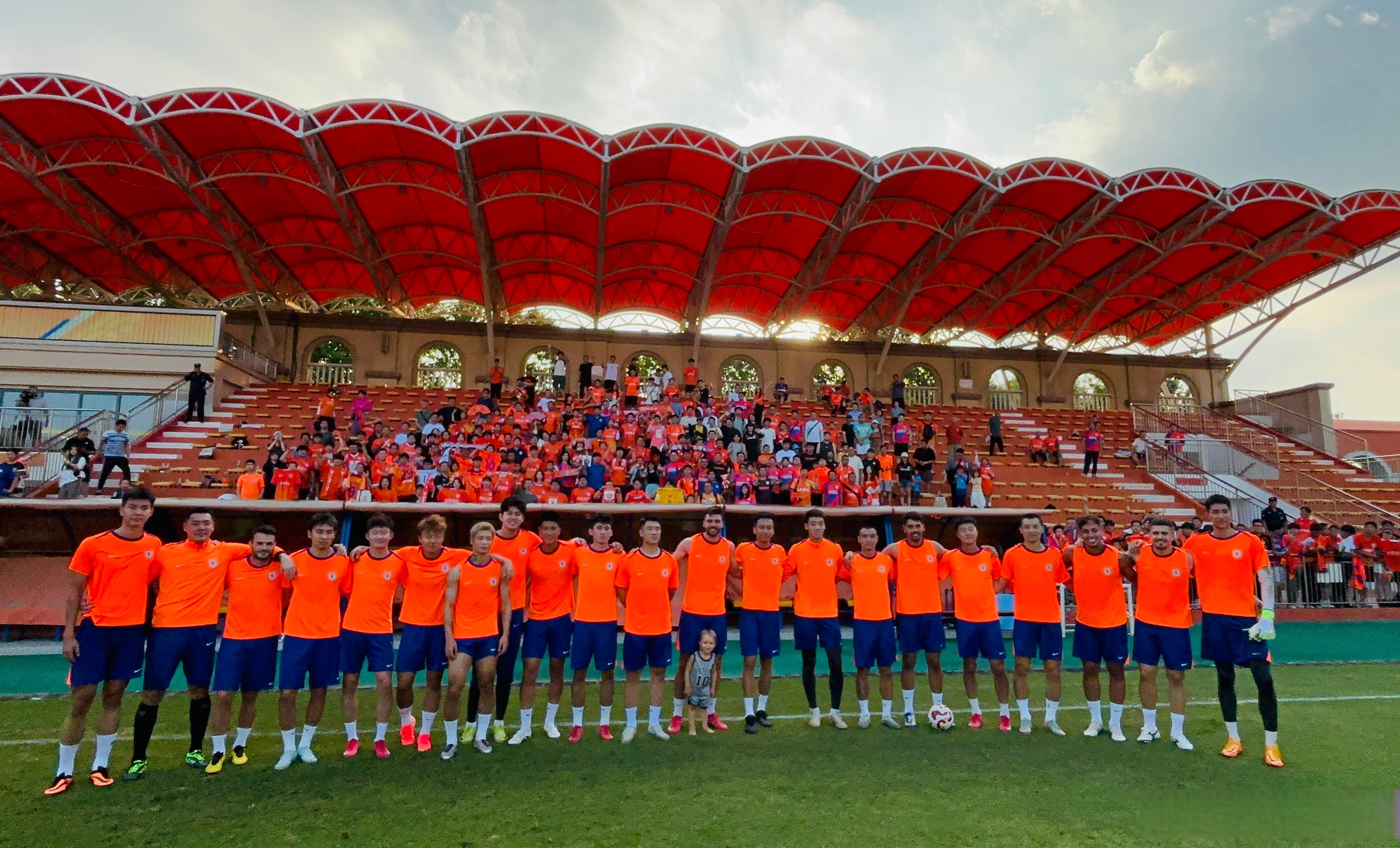 赛后荷甲传出新动向，山东泰山再遭质疑，管理层表态——管理层满意，更衣室氛围转暖的简单介绍